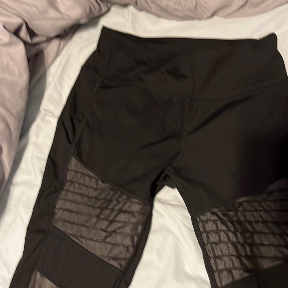 Must bundle 😎bundle and save-moto leggings